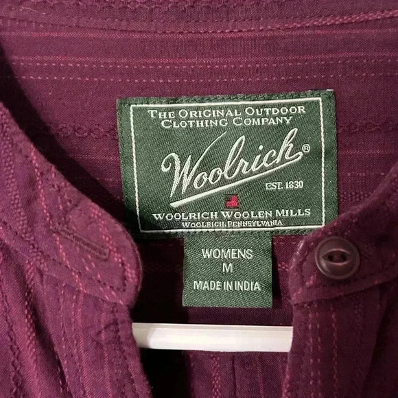 Woolrich Dark Purple Casual button-up blouse. Size Medium. Subtle ribbing/stripe - Picture 3 of 15